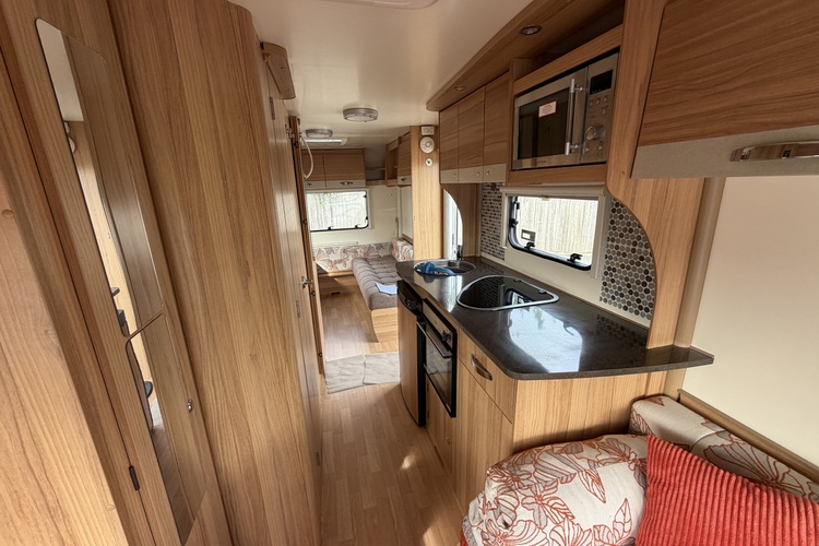 Bailey  Pursuit 560-5