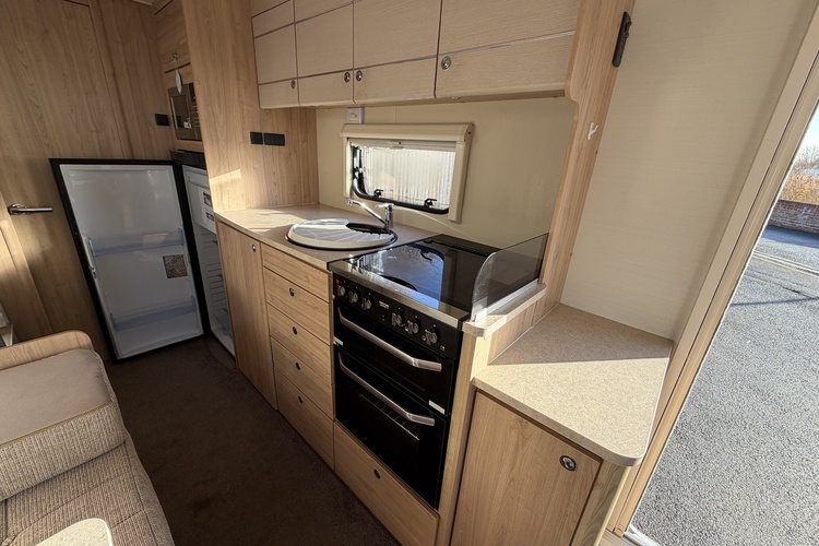 Elddis Avante 636