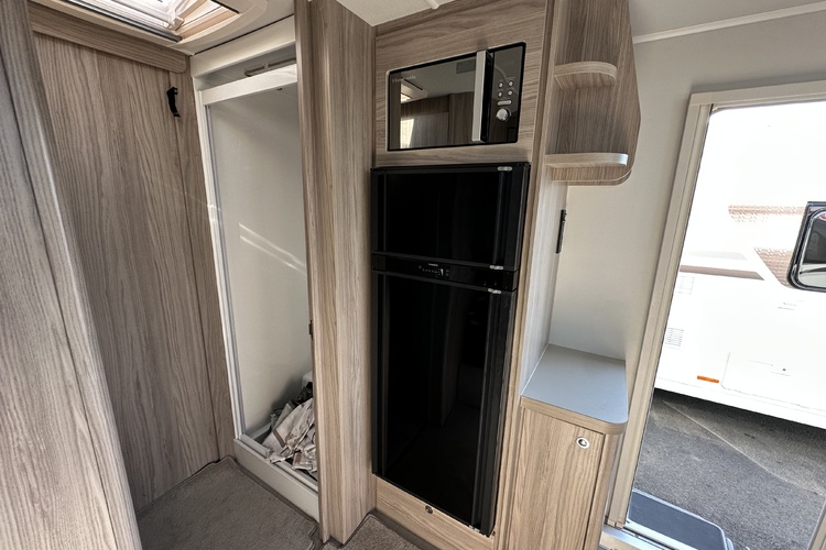 Elddis Crusader Zephyr
